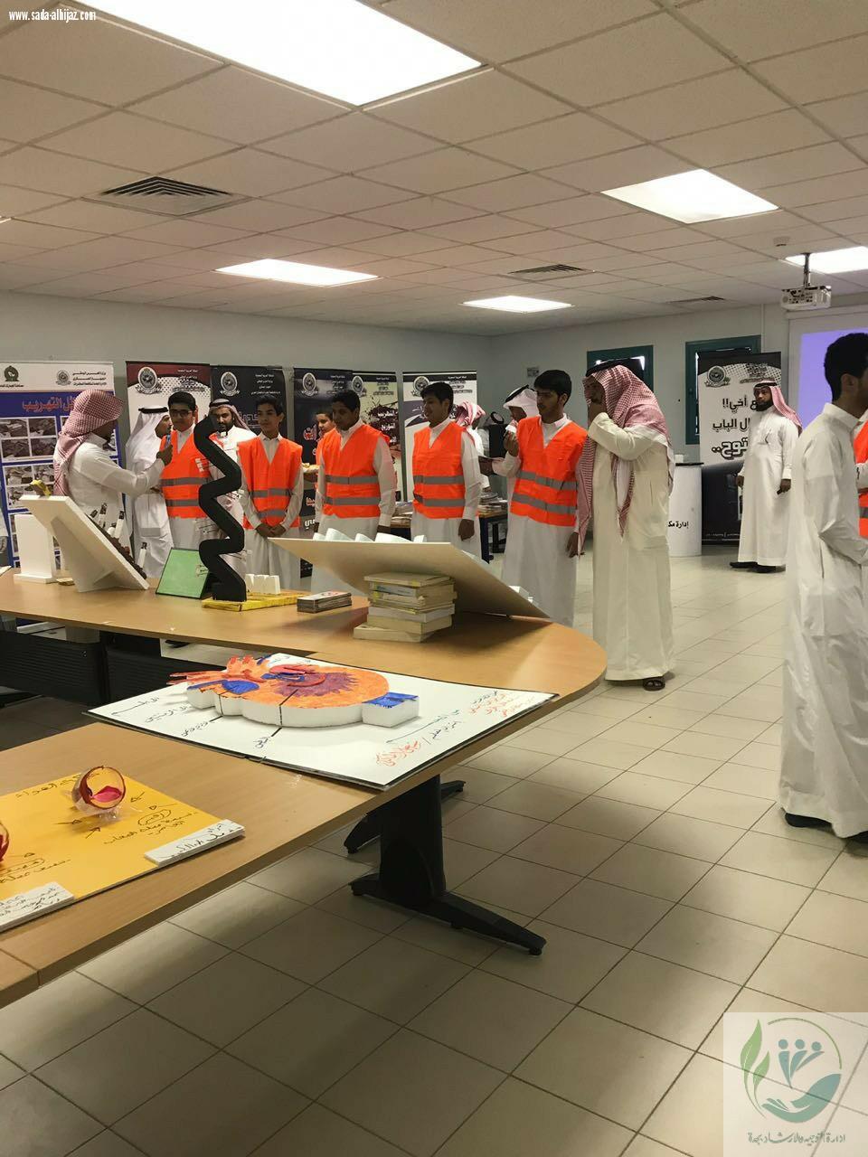 مدير ادارة التوجيه والارشاد بجدة يفتتح معرض التوعية بأضرار التدخين والمخدرات